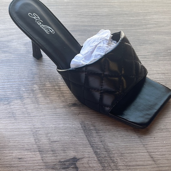 New with tags Women’s Black Quilted Open Square Toe Sandal Heel Mule Size 11 - Picture 7 of 11